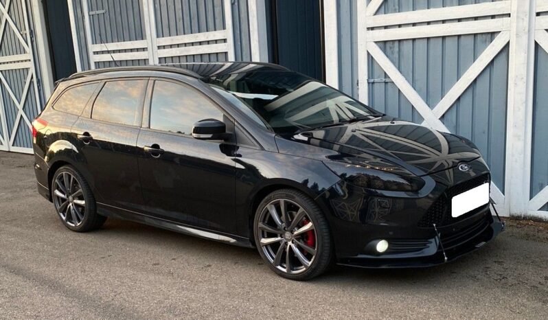 Ford Focus ST 2.0-250 CH-Essence full