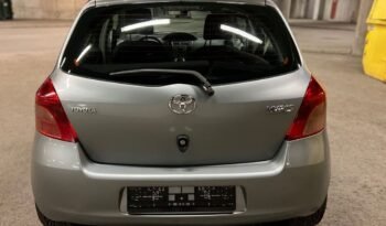 Toyota Yaris 1.3 VVT-i Essence-Automatique. full